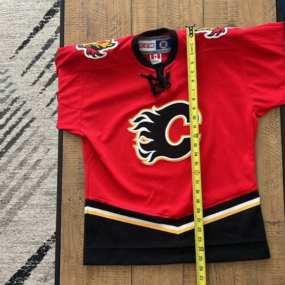Calgary Flames CCM Official Licensed Jersey - Youth L/XL - Picture 9 of 15